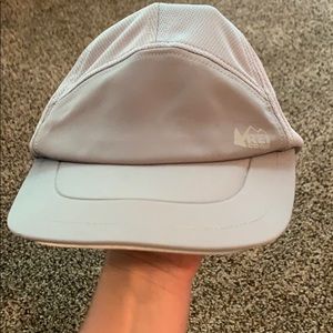REI running hat